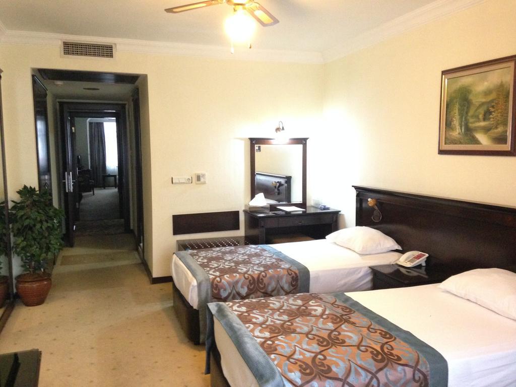 Omur Hotel Akcay  Bagian luar foto