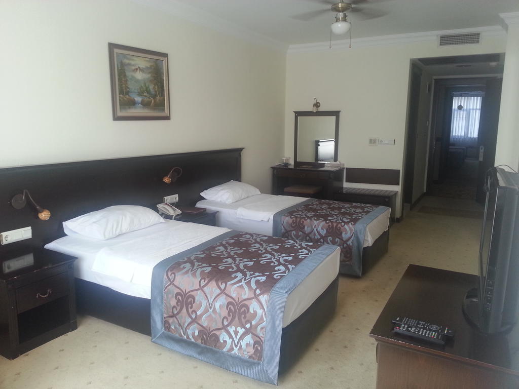 Omur Hotel Akcay  Ruang foto