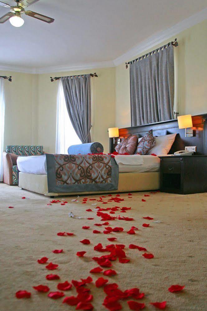 Omur Hotel Akcay  Bagian luar foto