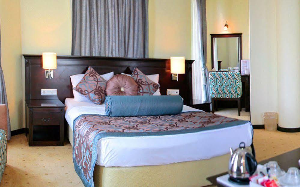 Omur Hotel Akcay  Bagian luar foto